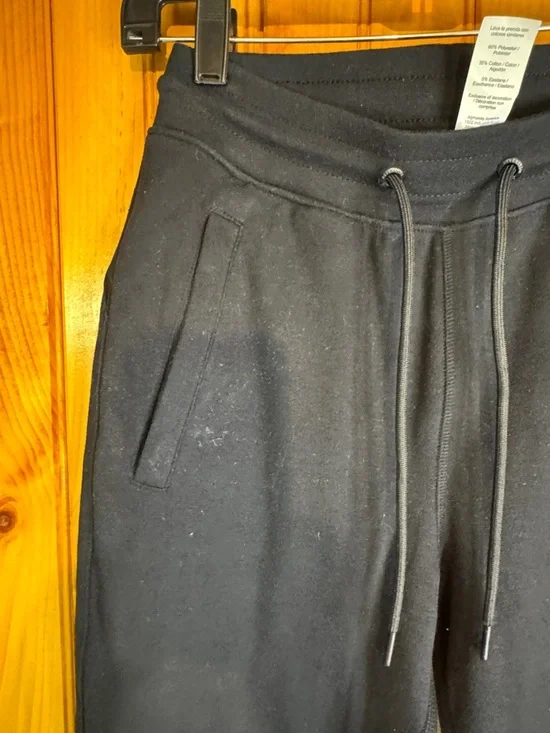 Alphalete Black Slim-Fit Joggers - Picture 3 of 9